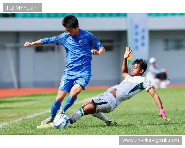狂热绿茵巅峰对决全景呈现震撼激情足球经典精彩瞬间极致回顾盛宴 狂热绿茵巅峰对决全景呈现震撼激情足球经典精彩瞬间极致回顾盛宴